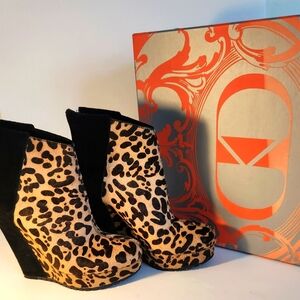 KELSI DAGGER HUETTE WEDGE BOOTIE Size 8 Genuine Leather Suede & Pony Hair Shoes